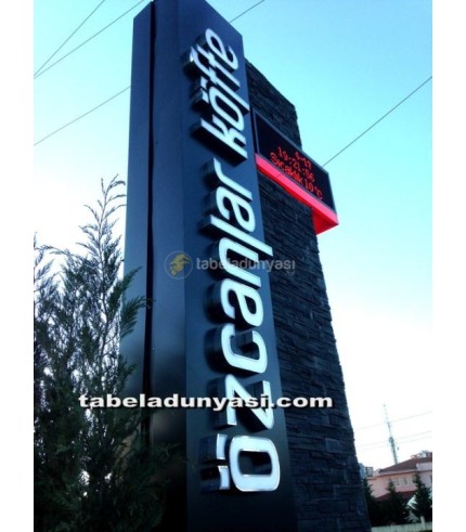 Özcanlar Köfte Totem Tabela