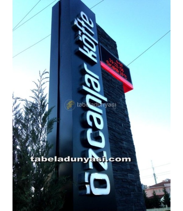 Özcanlar Köfte Totem Tabela