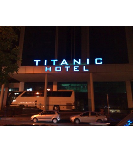 Titanic Hotel Işıklı Tabela