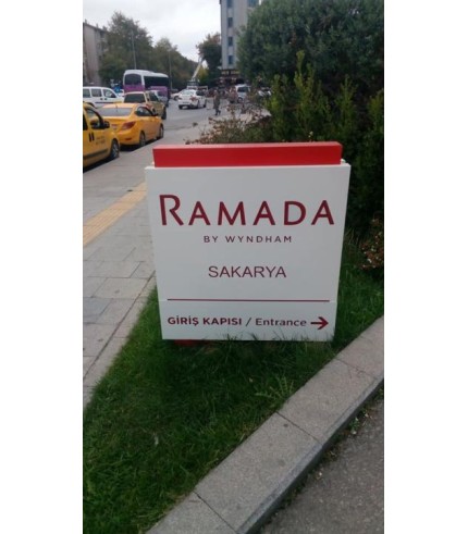 Ramada Otel Sakarya Işıklı Yönlendirme Tabela