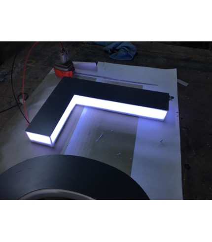 LG Thinq Ön Yüzey Alüminyum Yan Bant Pleksi