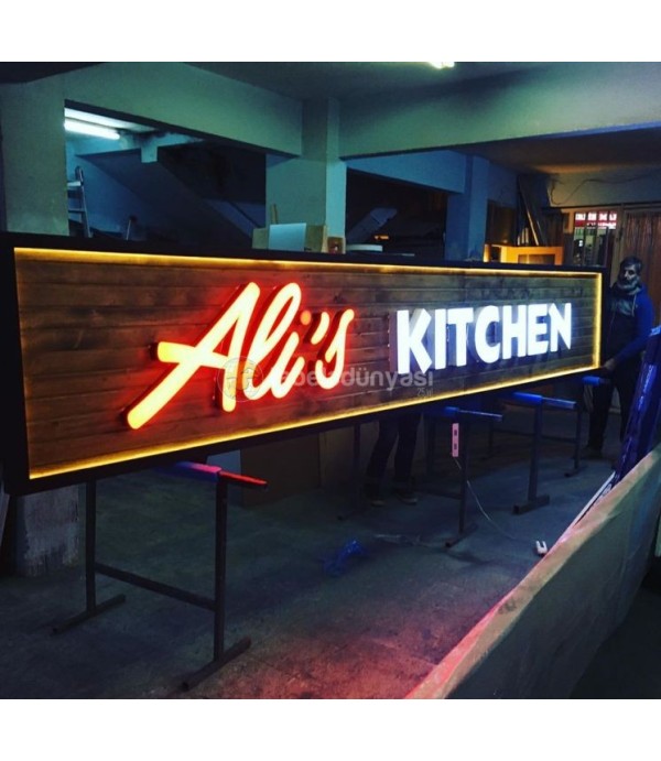 Ali’s Kitchen İngiltere Ahşap Zemin üzerine Işıklı Kutu harf