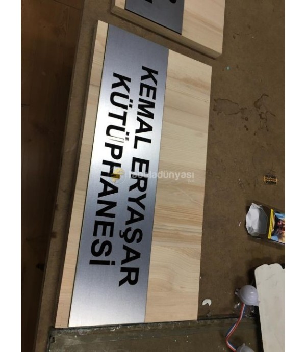 Ahşap Kapı isimliği