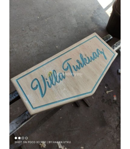 Villa Turkuaz ahşap isimlik