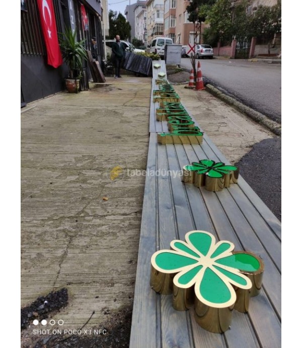 La Femme Berlin fileli gold krom ışıklı tabela