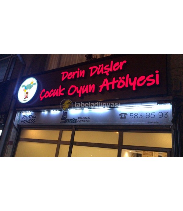 Derin düşler çocuk oyun atölyesi ışıklı tabela