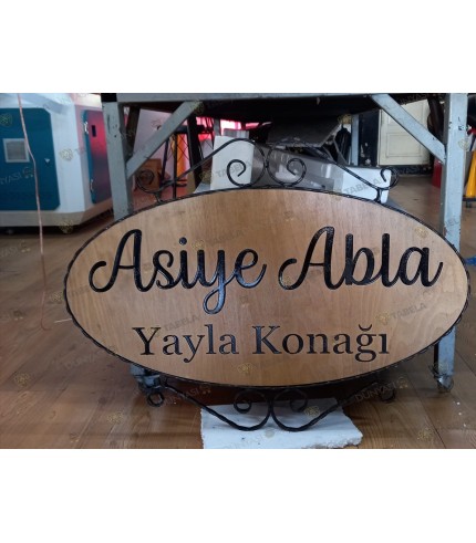 Konaktaki Özel Ahşap Tabela