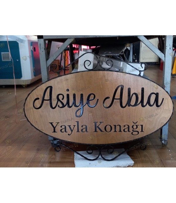 Konaktaki Özel Ahşap Tabela