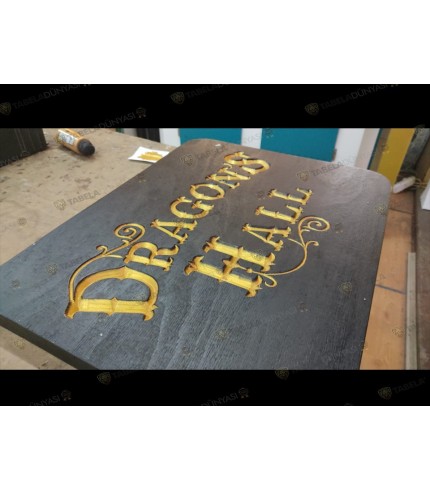 Dragons hall ahşap tabela