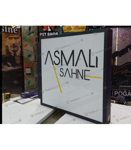 Asmalı Sahne'nin Şık ve Dayanıklı Fileli kare hazır Tabelası