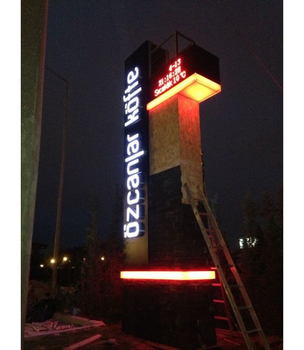 Özcanlar Köfte Totem Tabela