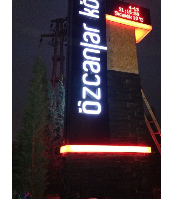 Özcanlar Köfte Totem Tabela