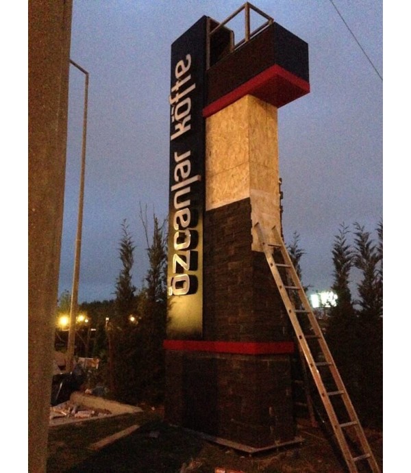 Özcanlar Köfte Totem Tabela