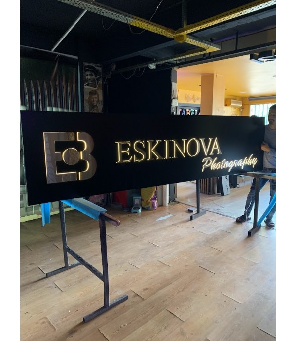 Eskinova Photography kesme krom harf Işıklı tabela