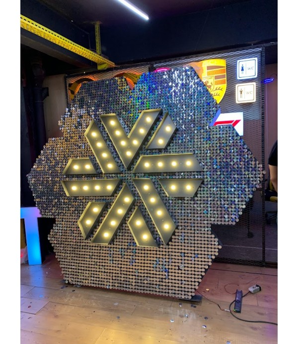 Siberian Wellness'in Işıklı Tabela 