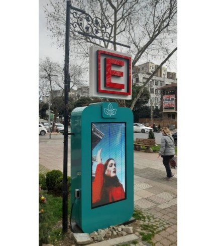 Ferforje ayaklı Nöbetçi eczane tabelası