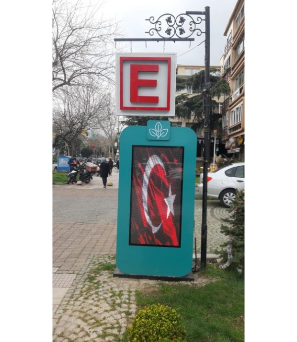 Ferforje ayaklı Nöbetçi eczane tabelası