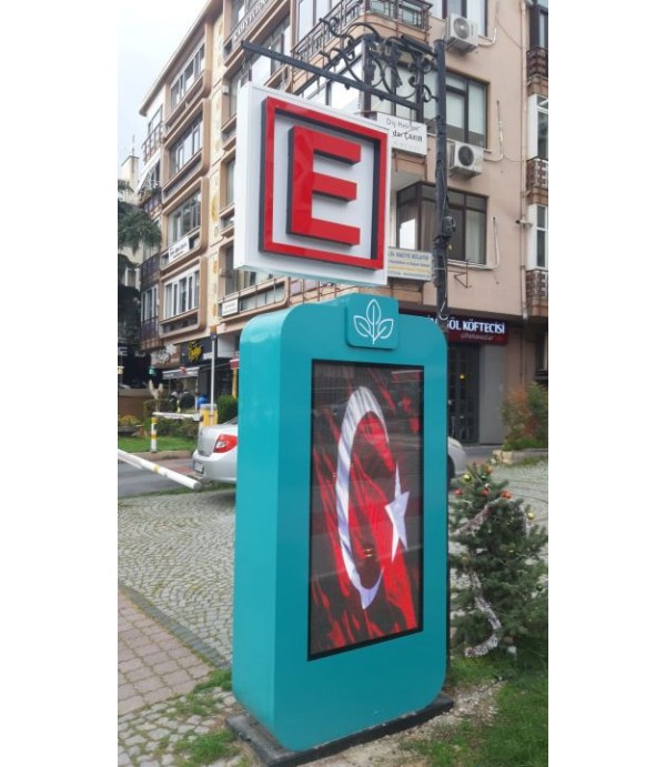 Ferforje ayaklı Nöbetçi eczane tabelası