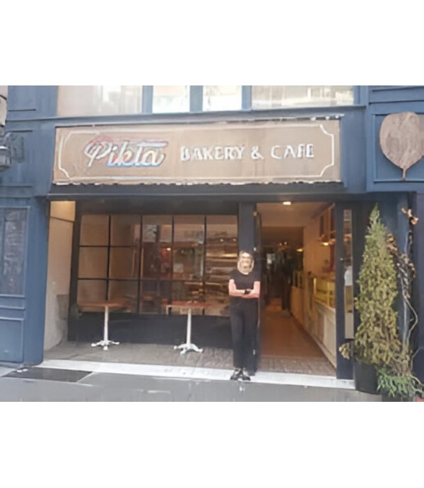 Pikta Bakery Cafe ahşap tabela