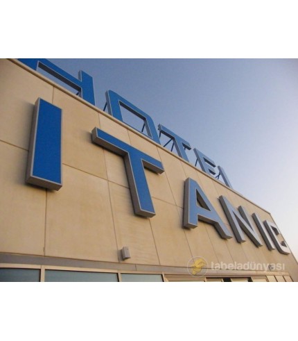 Titanic Hotel Çatı Tabelası