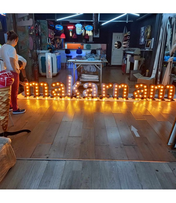 Ampullü retro kutu harf tabela