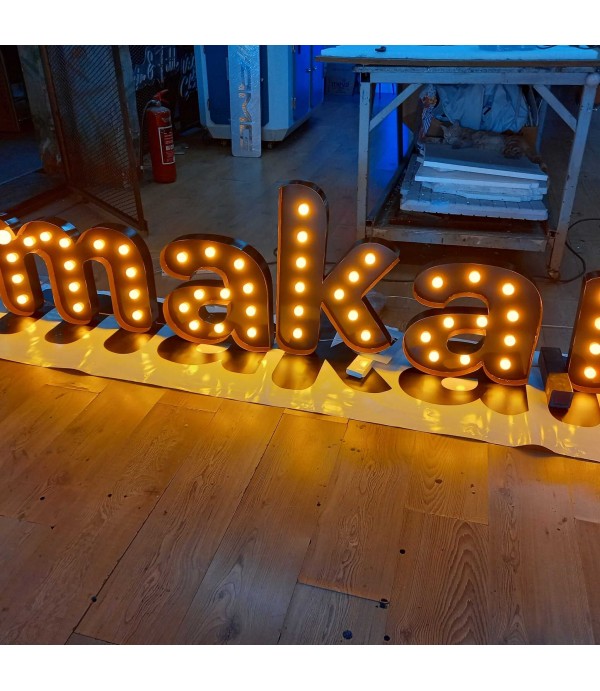 Ampullü retro kutu harf tabela