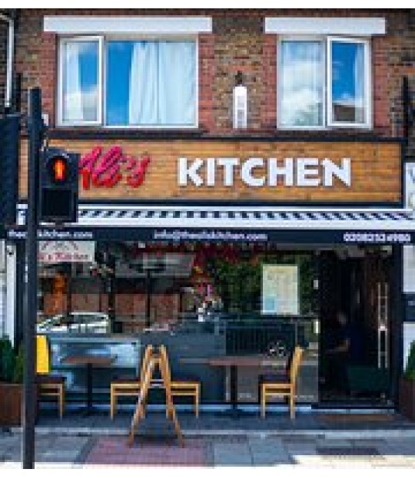 Ali’s Kitchen İngiltere Ahşap Zemin üzerine Işıklı Kutu harf