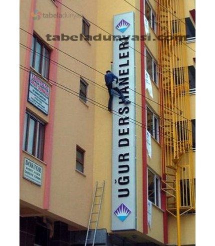 Uğur Dershaneleri merdiven tabela