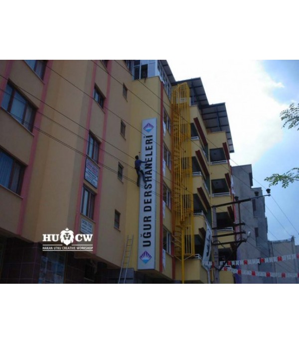 Uğur Dershaneleri merdiven tabela