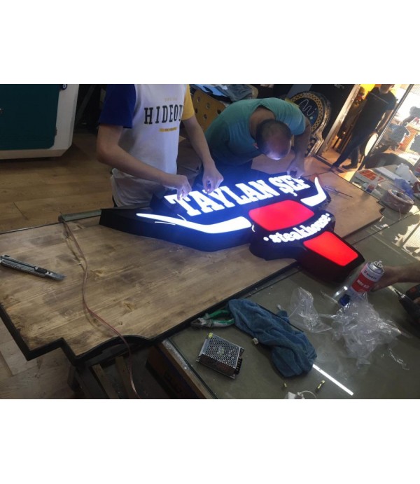 Suadiye Taylan Şef Ahşap Tak üzeri Işıklı Kutu Harf