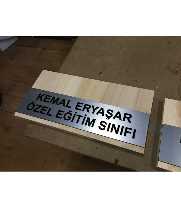 Ahşap Kapı isimliği