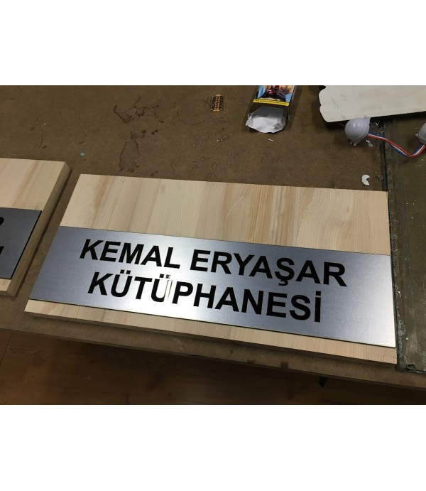 Ahşap Kapı isimliği