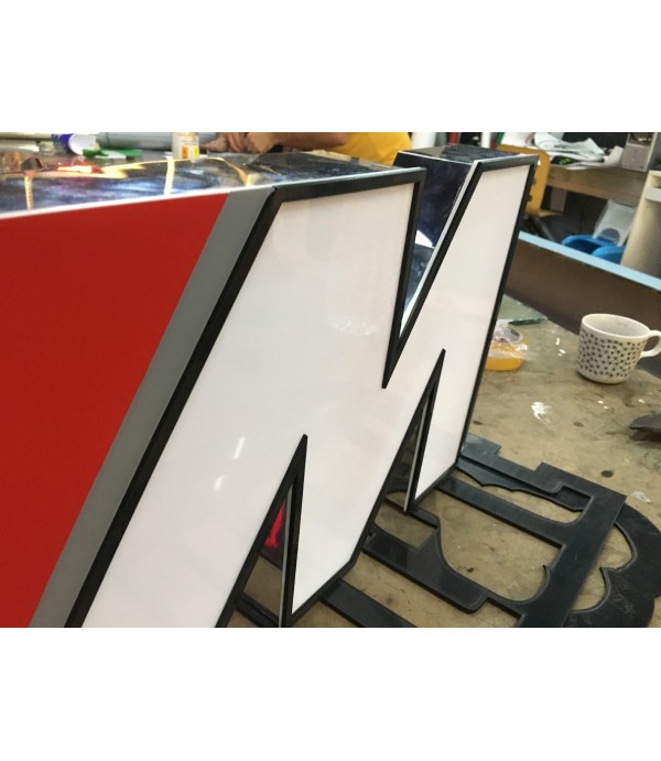 BMW Işıklı Tabela