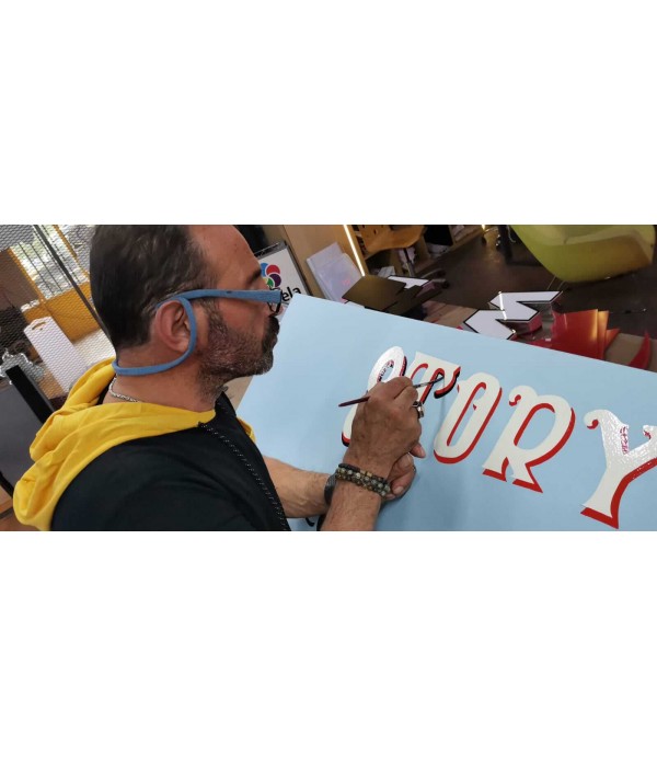 Ahşap zemin üzeri Fırça Boyalı Tabela