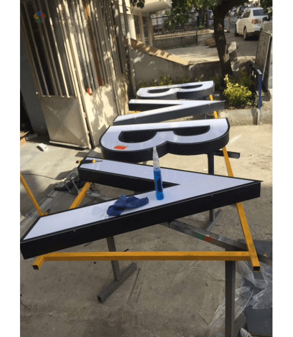 Kule Vinçlerde Işıklı Kutu Harf Uygulamaları