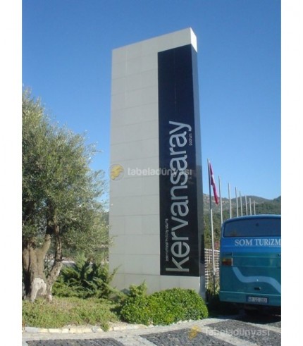 Kervansaray Otel için Özel Tasarımlı Totem Tabelalar