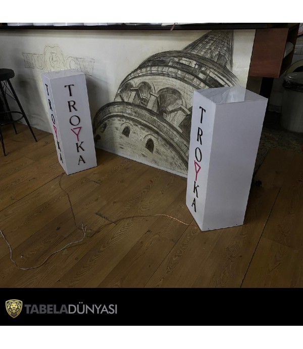 Troyka Caddebostan Dekoratif Işıklı Karşılama Totemi