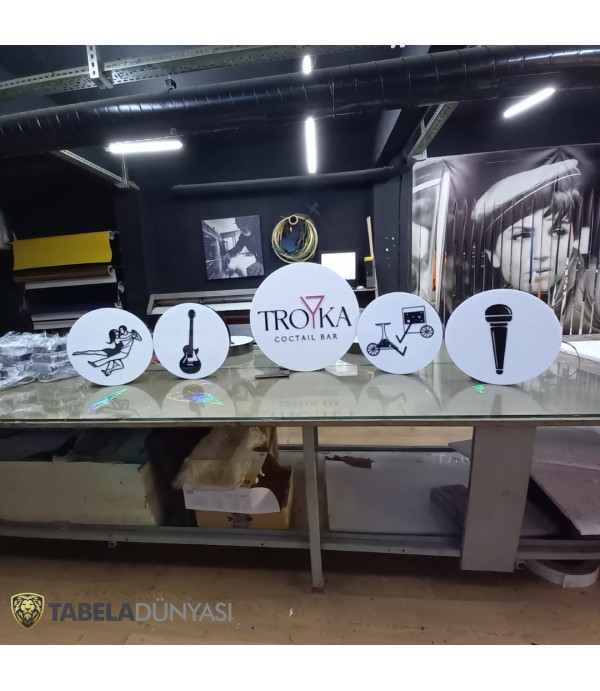 Troyka Caddebostan Siyah Krom Işıklı Daire Tabela Uygulaması
