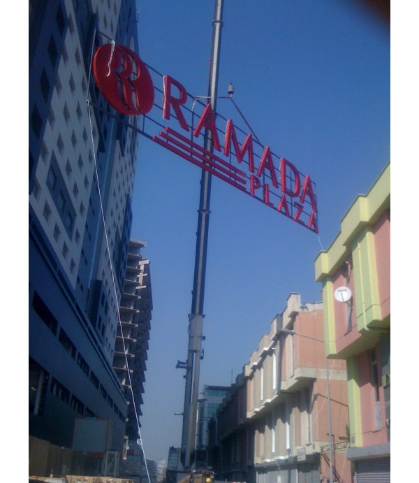 Ramada Hotel Plaza Çatı Tabela
