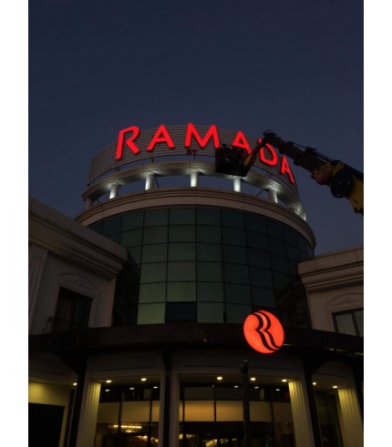 Ramada Otel Sakarya Işıklı Çatı Tabela