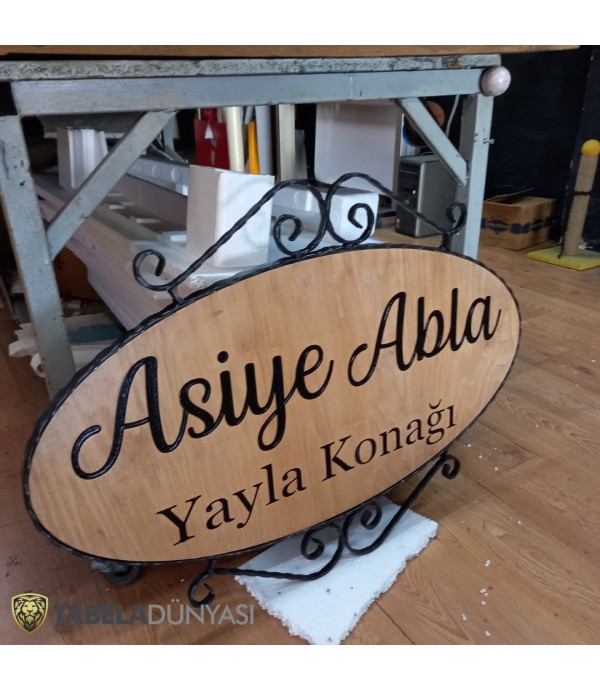 Konaktaki Özel Ahşap Tabela