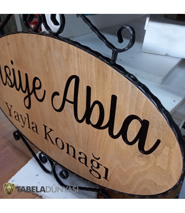 Konaktaki Özel Ahşap Tabela