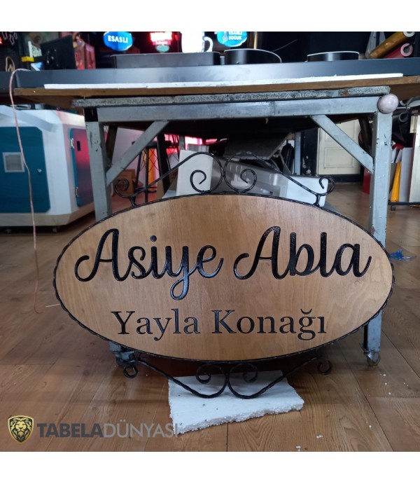 Konaktaki Özel Ahşap Tabela