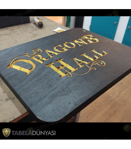 Dragons Hall Ahşap Tabela