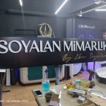 Soyalan mimarlık ısıklı tabela