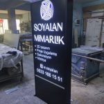 Soyalan mimarlık ışıklı kanopi totem tabela