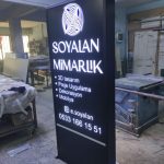 Soyalan mimarlık ışıklı kanopi totem tabela