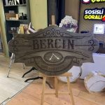 Berçin sanat atölyesi ahşap tabela