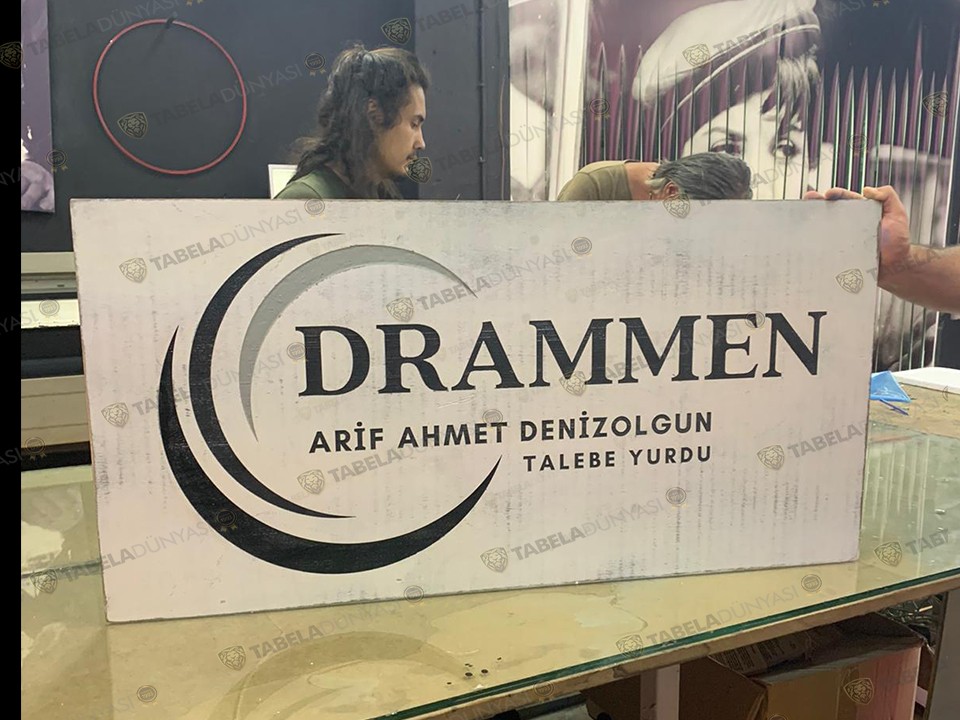 Drammen_ahsap_oyma tabela